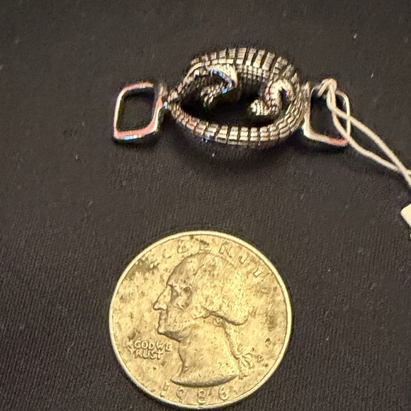 Lia Sophia Silver Reptile bracelet clasp - Picture 3 of 3
